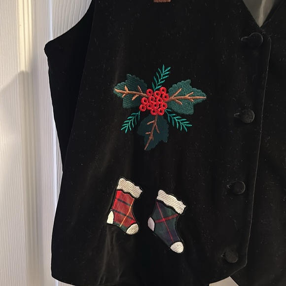 Women’s Black Velvet Vest NWT With
Beautiful Christmas Appliqués Size PL - Picture 6 of 9